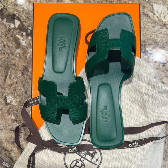Hermes Oran Epsom Slide Sandal Vert Oyat - Picture 1 of 5
